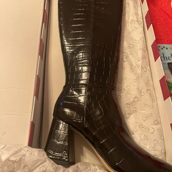 Black knee boots - Picture 2 of 2